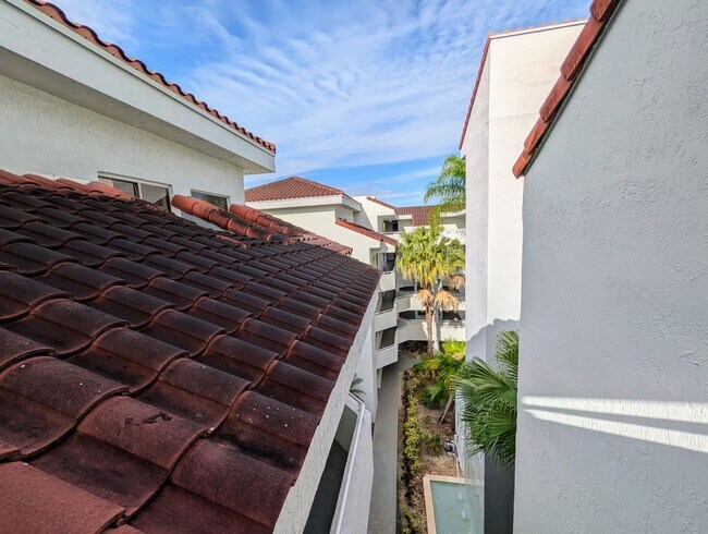 Building Photo - Spacious 2BR/1BA Residence – Great Kendall Location