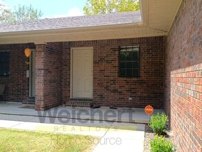 Building Photo - 712 N 6 1/2 St