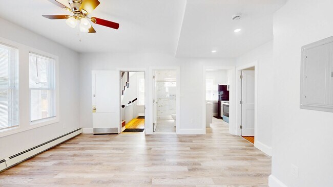 Foto del edificio - Avl NOW - No Fee! spacious, sunny 3BR near...