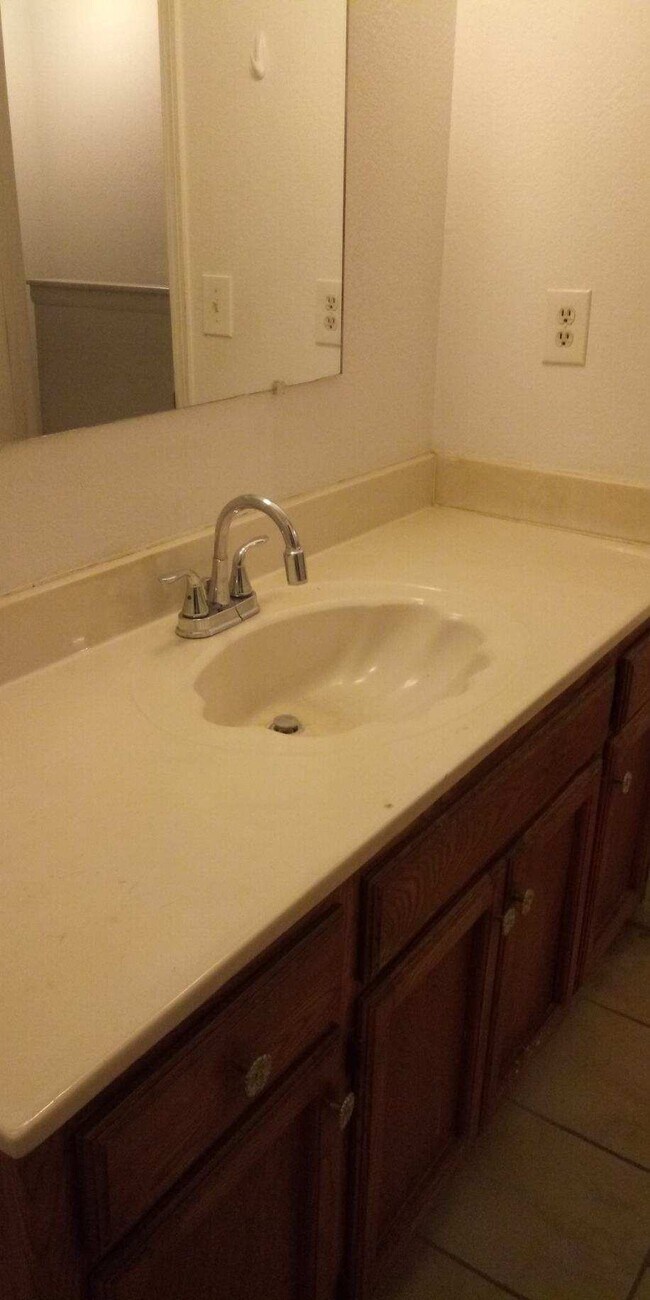 Foto del edificio - 212 Northeast Cedar Court