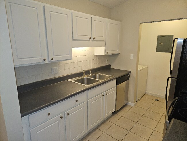 Building Photo - 17052 Sandalwood Creek Dr
