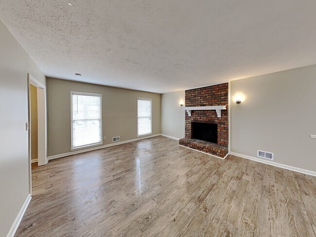 Building Photo - 2406 Hillboro Cir SW