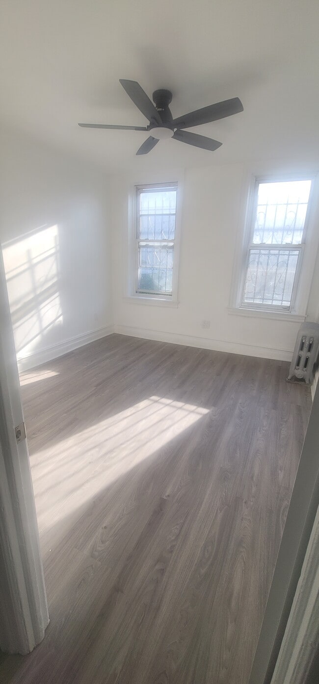 Building Photo - 406 E 52nd St