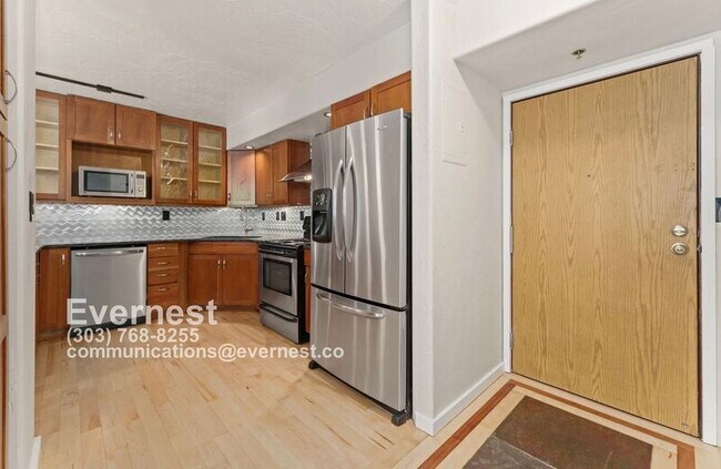 Building Photo - 601 W 11th Ave