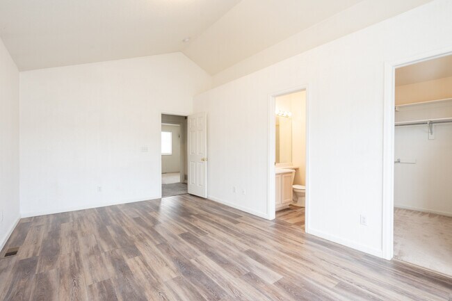 Foto del edificio - 12132 Crabapple St