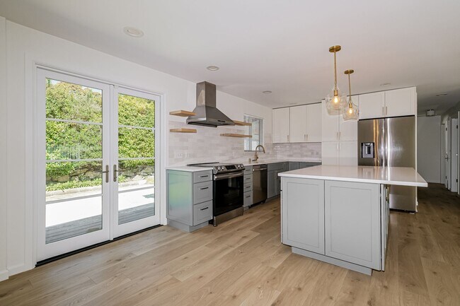 Foto del edificio - Warm and Welcoming 3 Bedroom in Prime Seattle Location