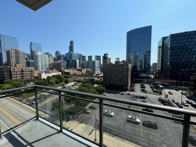 Building Photo - 740 W Fulton St