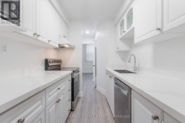 Photo du bâtiment - 1040 Victoria Park Ave