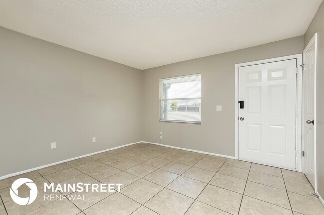 Foto del edificio - 7820 Plunkett Ave