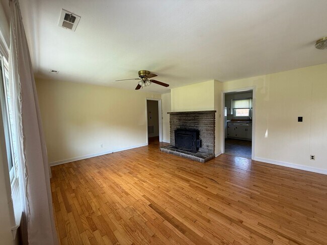 Foto del edificio - 3 Bedroom / 1.5 Bath Brick Home Kingsport TN