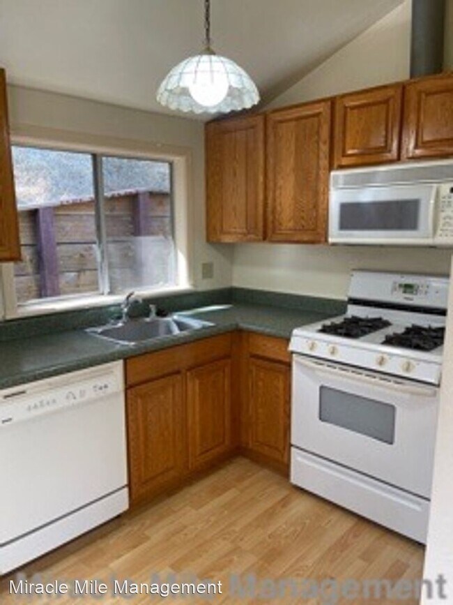 Building Photo - 3 br, 2.5 bath House - 19 Rosemont Ave
