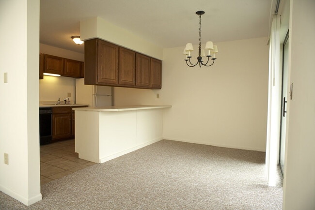 Foto del edificio - 135 N Twin Oaks Terrace
