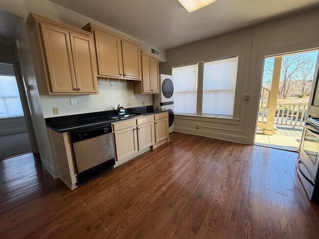 Building Photo - 129 Talbot Ave