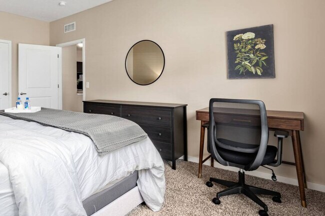 Foto del edificio - 5761 Fenimore Trail Dr W