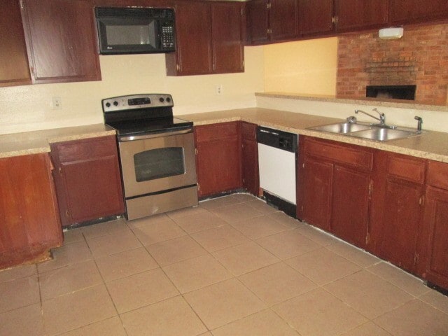 Building Photo - 811 Whispering Pine Dr
