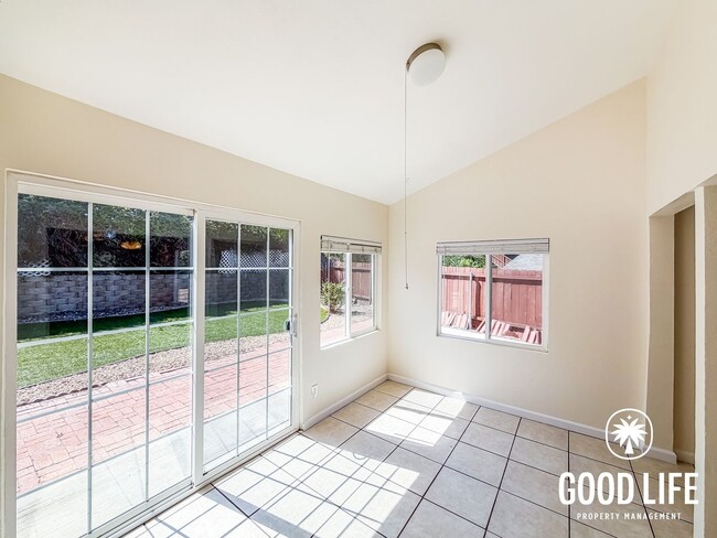 Building Photo - 6645 Amberly St
