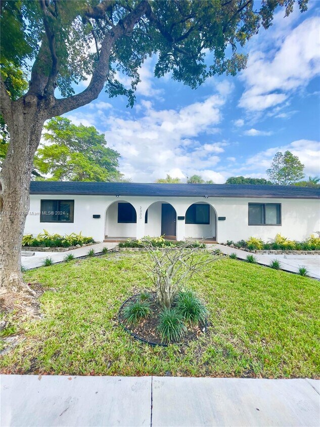 Primary Photo - 2300 SW 18th Terrace