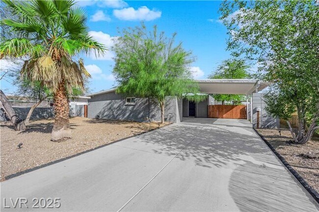 Foto del edificio - A Must See!! 5 bedroom 3.5 Bathroom home i...