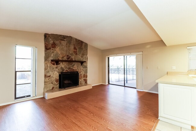 Foto del edificio - 3610 Fairway Forest Dr