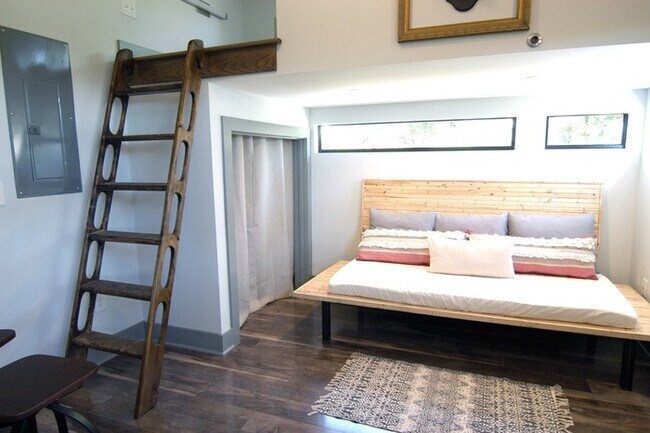 Foto del edificio - Join the Tiny House Revolution! In the Hea...