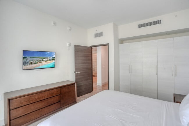 Foto del edificio - 345 Indiana St