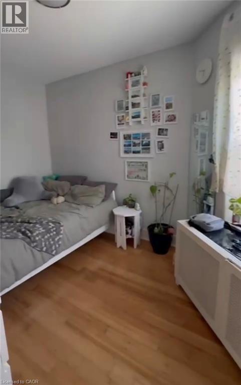 Photo du bâtiment - 971.5 MAIN Street E