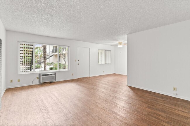 Foto del edificio - 8331 Lampson Avenue