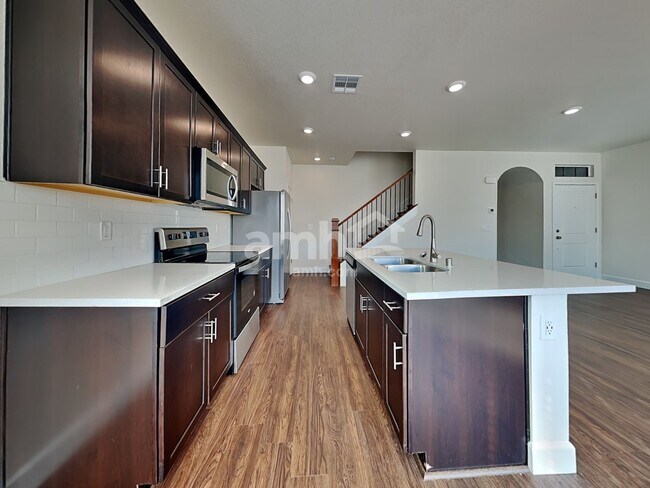 Building Photo - 1809 Viaggio Avenue