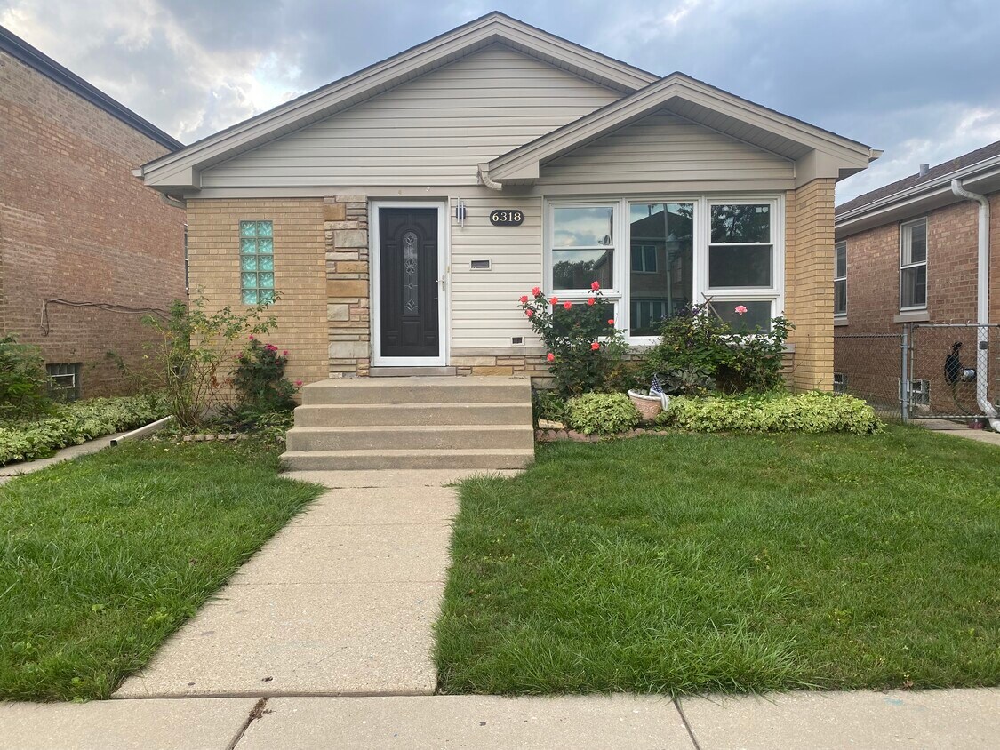 Primary Photo - 6318 N Tripp Ave
