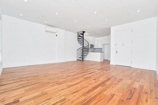 Foto del edificio - 3215 Clarendon Road