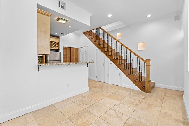Building Photo - 403A Park Ave