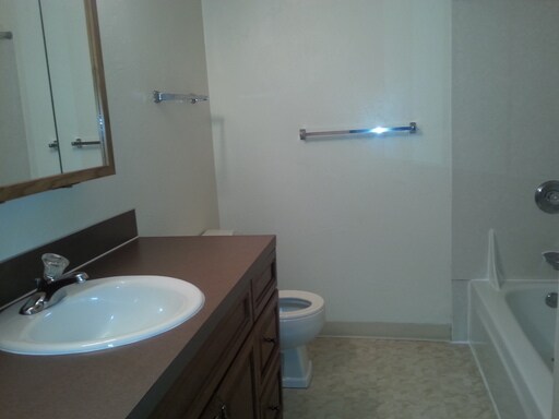 Building Photo - 2675 Oak St