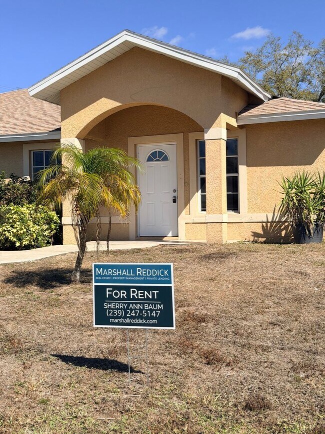 Foto del edificio - 3 bedrooms and 2 baths! FRESHLY RENOVATED!