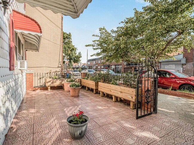 Foto del edificio - 59-09 Maspeth Ave