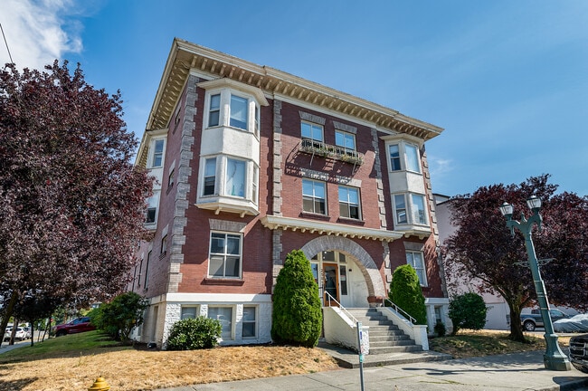 Building Photo - Heritage Manor
