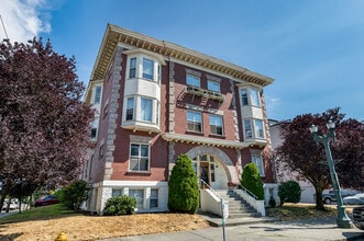 Building Photo - Heritage Manor
