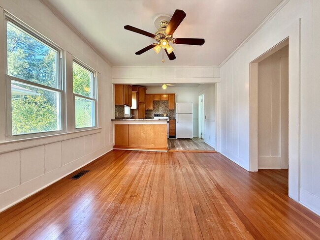 Foto del edificio - 2 Bedroom 1 Bathroom Home in Durham