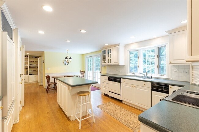 Building Photo - 25 Naushon Cir