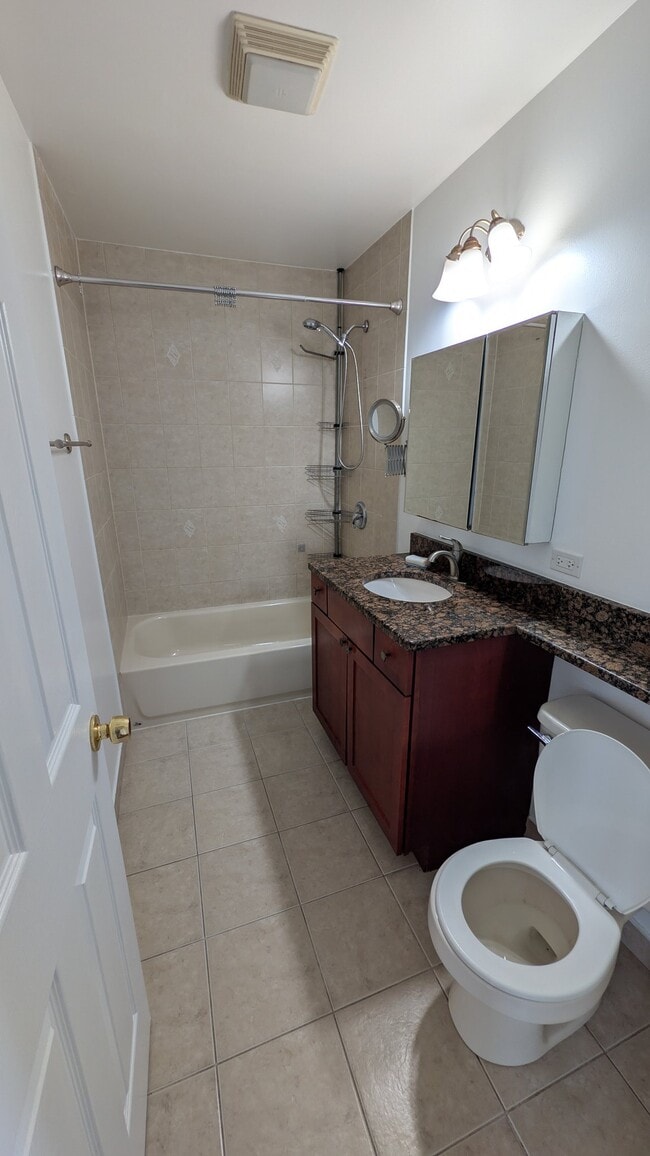Photo - 2654 W Rascher Ave (Chicago, IL) Apartment
