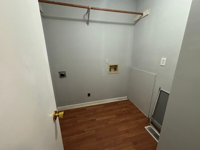 Building Photo - 513 N Maple St