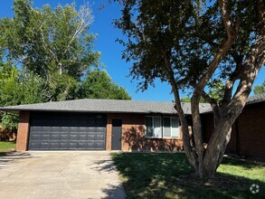 Building Photo - 1727 Pecan St
