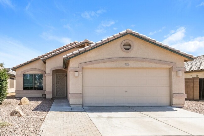 Building Photo - 15843 W Woodlands Ave