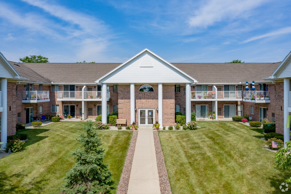 Foto principal - Wildwood Highlands Apartments & Townhomes 55+