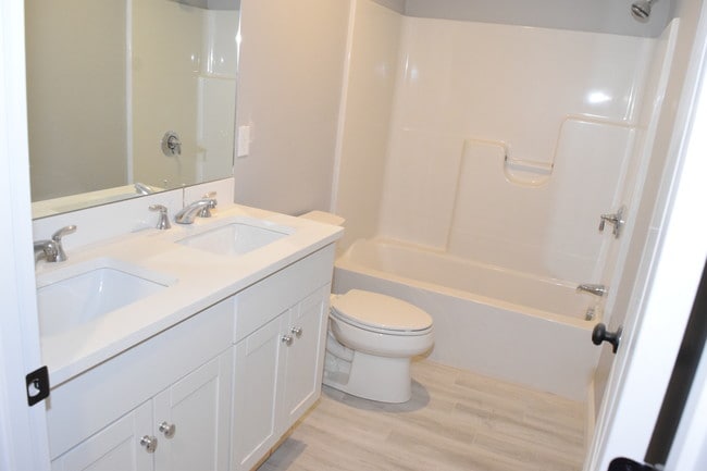 Master Bath - 469 Sherman St