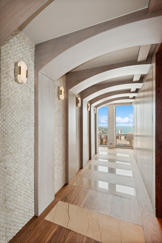 Building Photo - 111 E Chestnut St