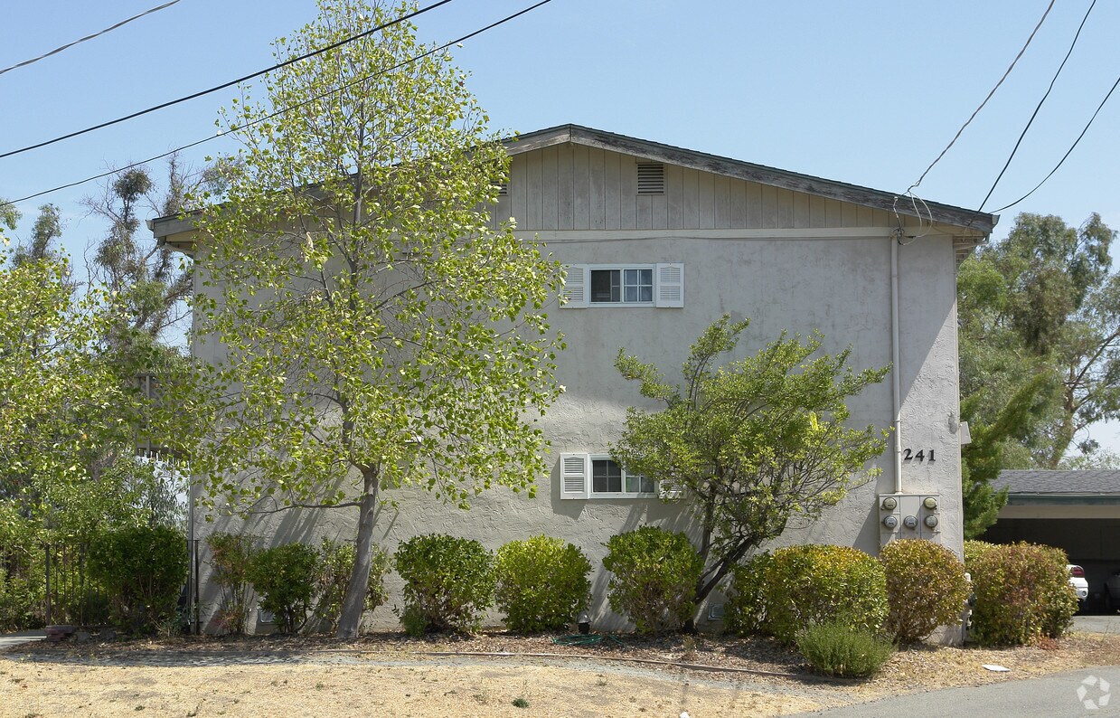 Building Photo - 241 Arana Dr