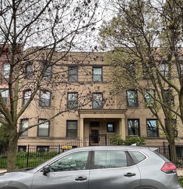 Primary Photo - 4428 N Dover St