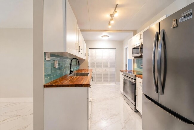 Foto del edificio - 1600 N 68th Ave