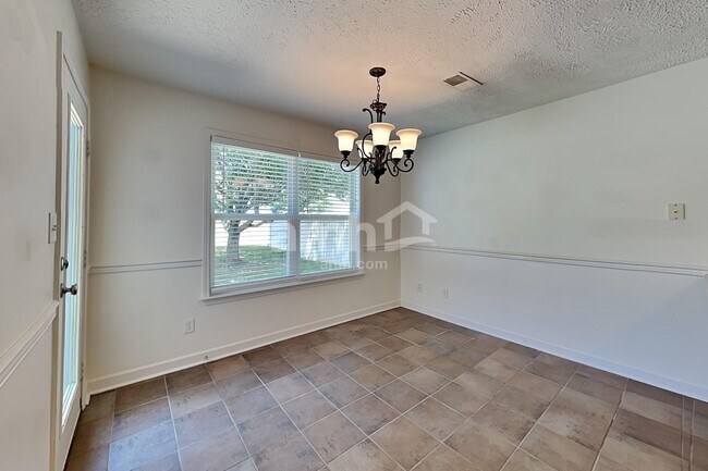 Building Photo - 1504 Beaconcrest Cir