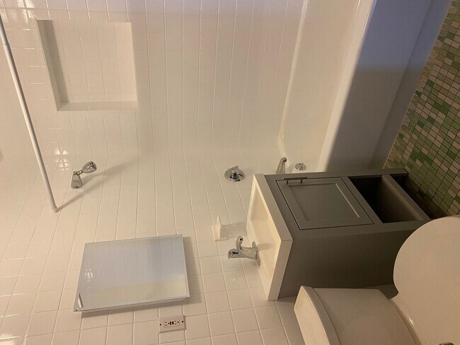 Foto del edificio - 1200 sq ft 3 bed 1 bath Brighton apartment!